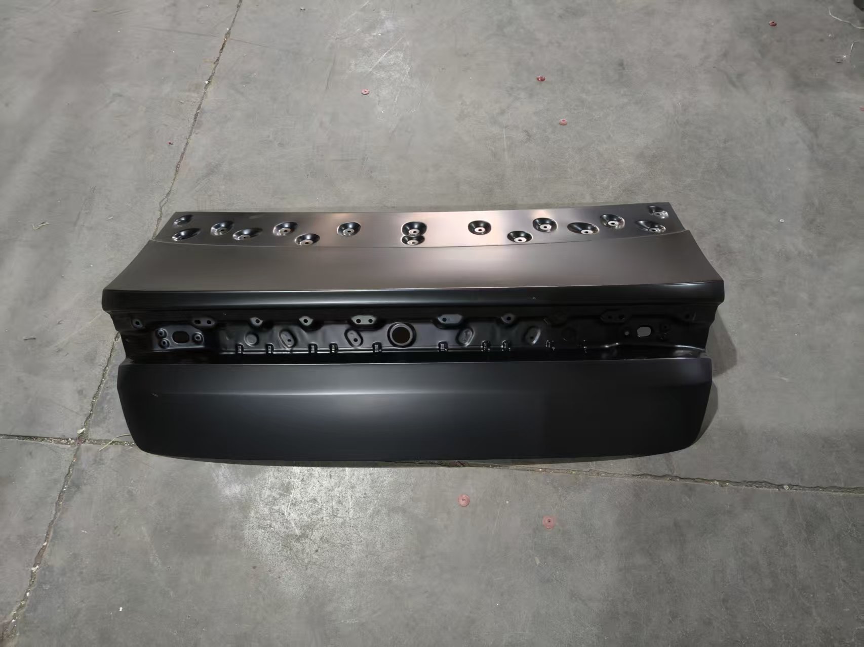 KIA K4 24 Coperchio del bagagliaio in acciaio