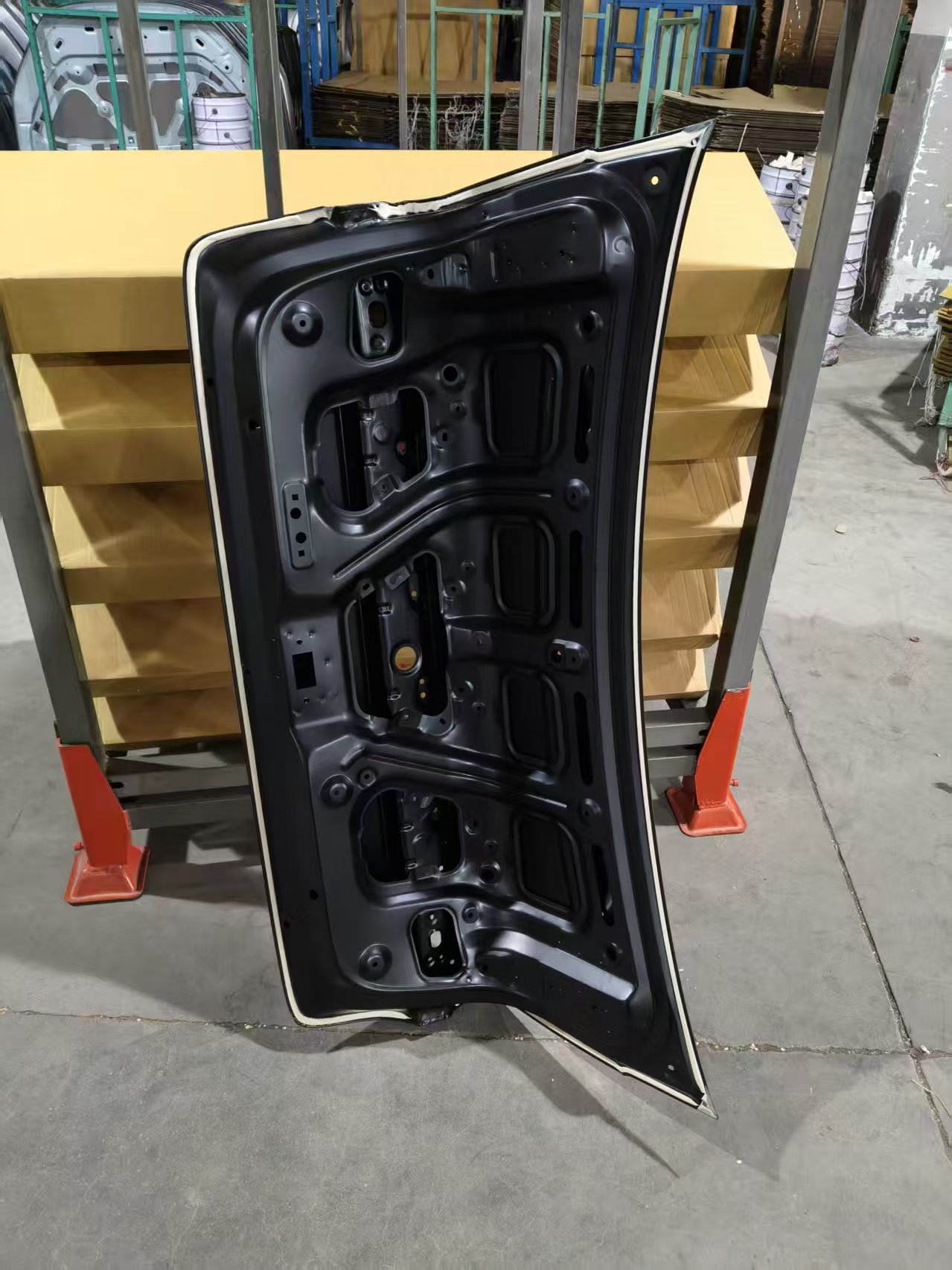 KIA K4 24 Coperchio del bagagliaio in acciaio